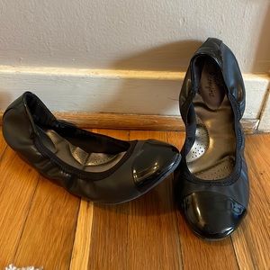 Women’s Dexflex Comfort Flats size 10